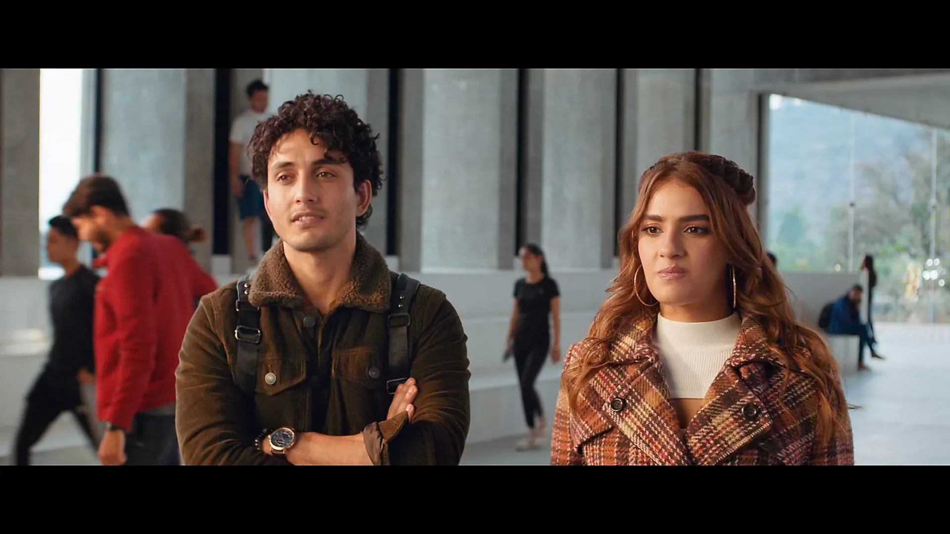 Middle Class Love 2022 Hindi Movie HDRip 720p – 480p Screenshot