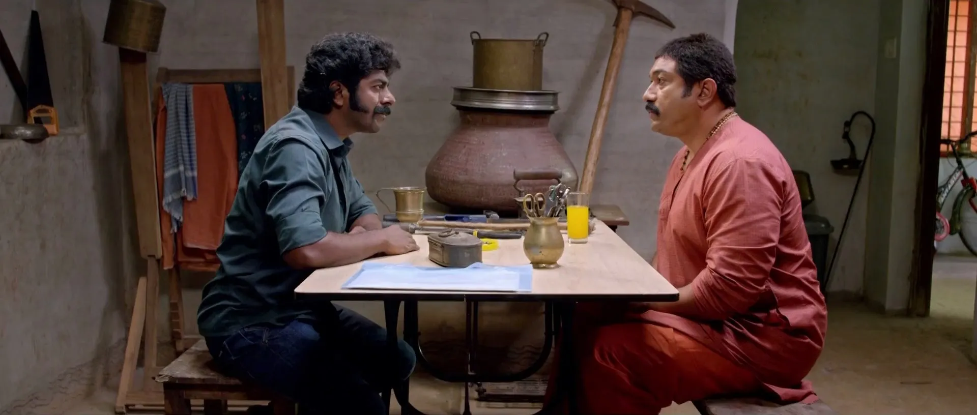 Neeli (2018) (Hindi – Malayalam) Dual Audio 720p UnCut HDRip [1.2GB] Screenshot