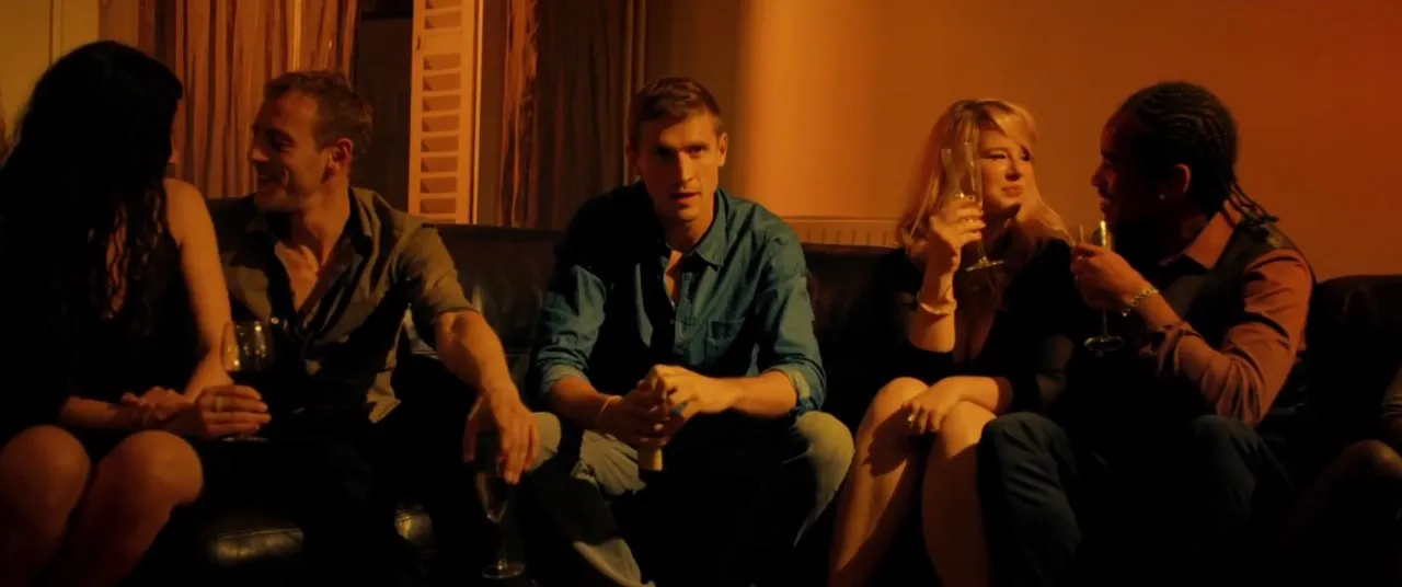 Night Fare (2015) Hindi Dual Audio 720p BluRay [1.1GB] Screenshot