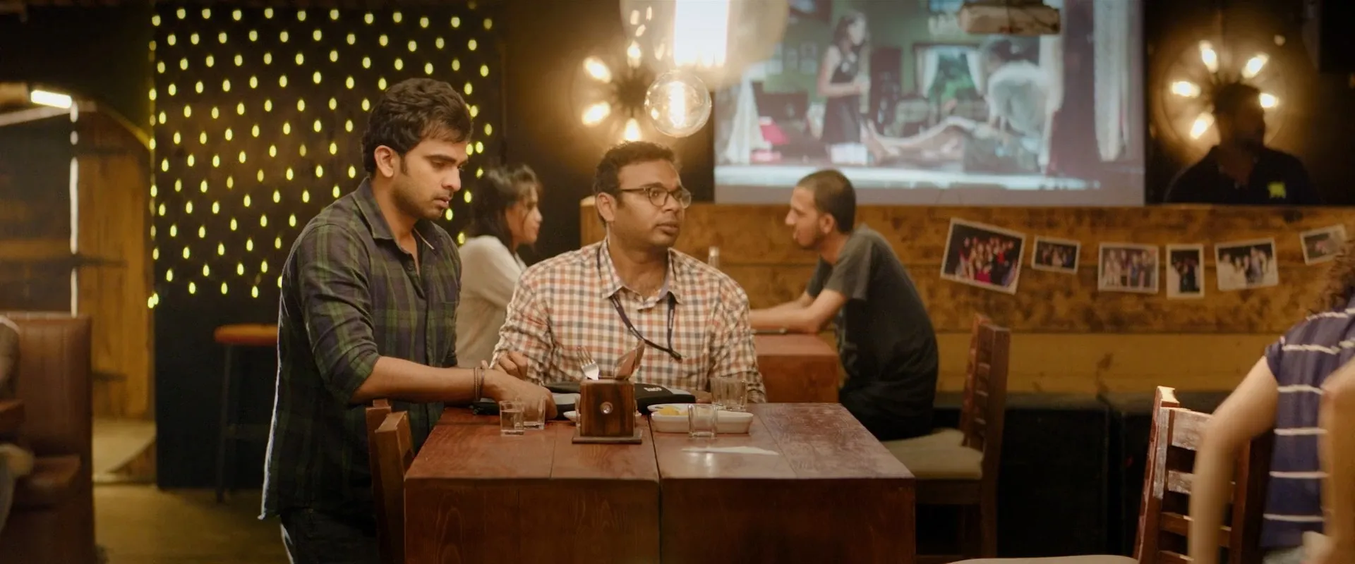 Oh My Kadavule (2020) (Hindi – Tamil) Dual Audio UnCut HDRip 720p – 480p Screenshot