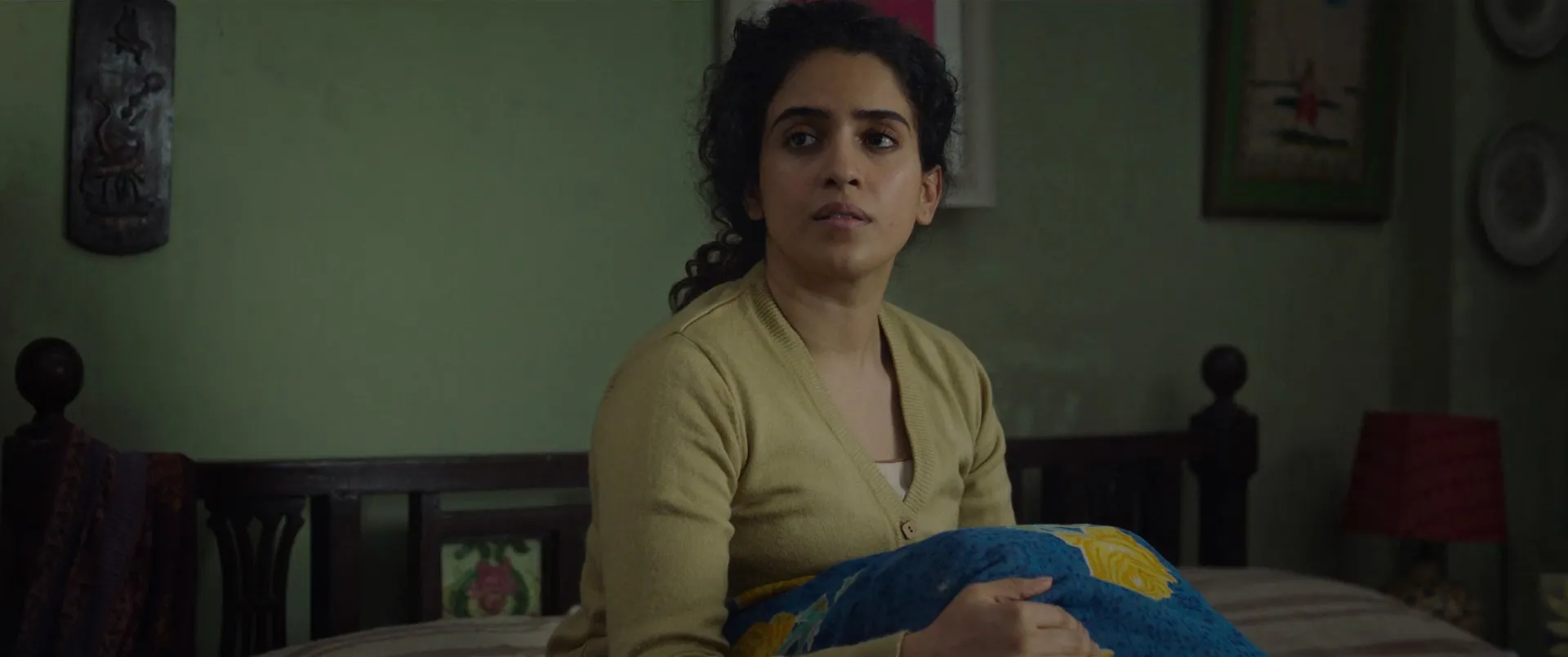 Pagglait 2021 Hindi Movie 720p HDRip x264 [900MB] Screenshot