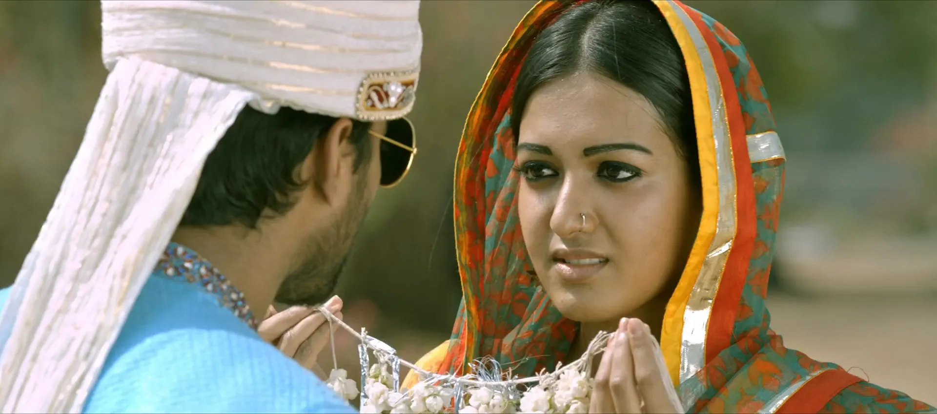 Paisa (2014) (Hindi -Telugu) Dual Audio 720p UnCut HDRip [1.4GB] Screenshot