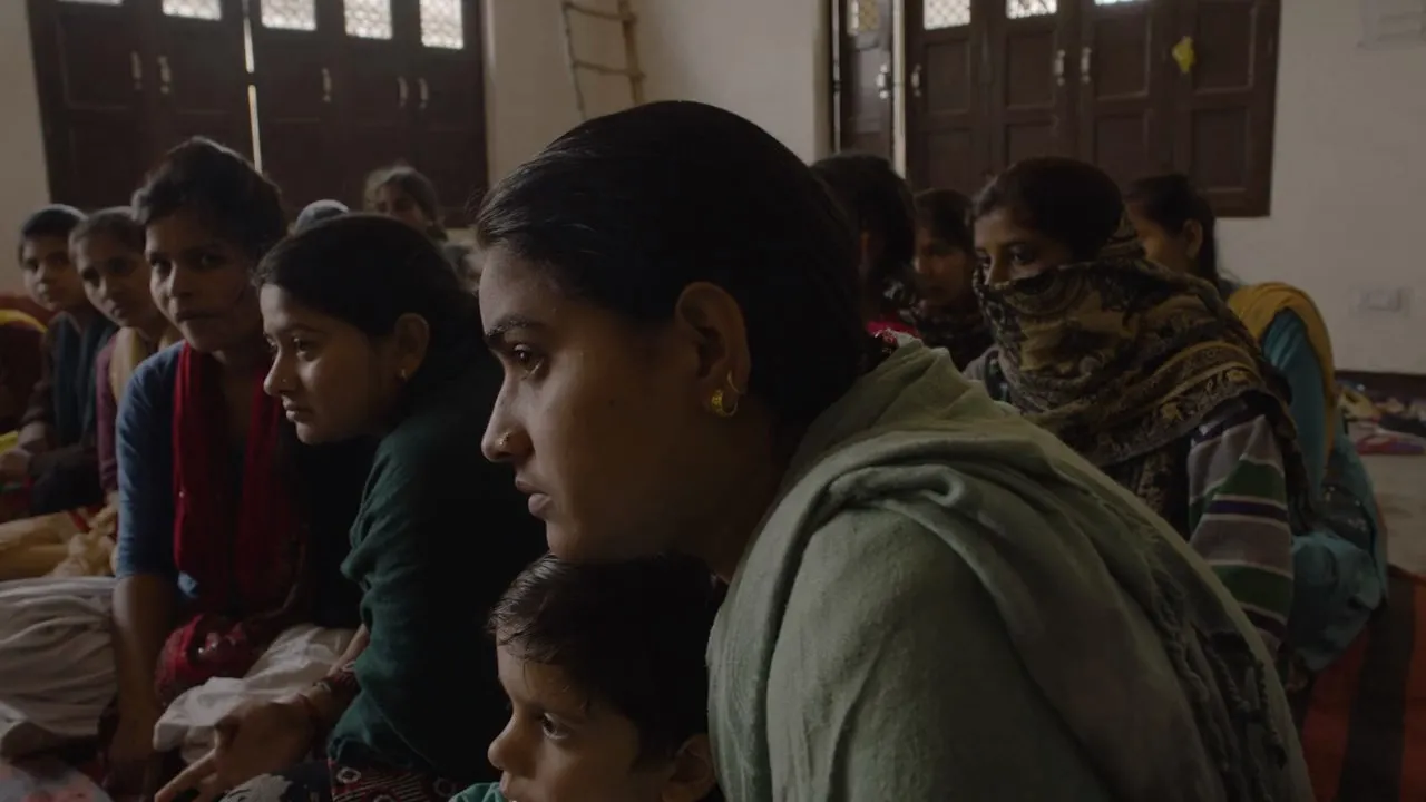 Period. End of Sentence. (2018) Hindi Dual Audio 720p HDRip [830MB] Screenshot