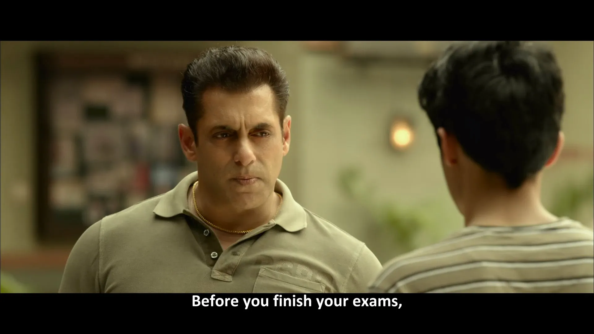 Radhe (2021) Hindi Movie 720p HDRip x264 [1GB] Screenshot