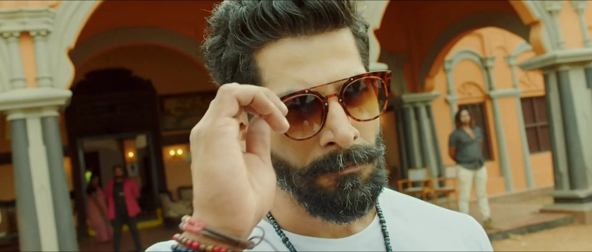 Raja The Great 2017 (Hindi HQ Dubbed) – Telugu) Dual Audio 480p UnCut HDRip 450MB Screenshot