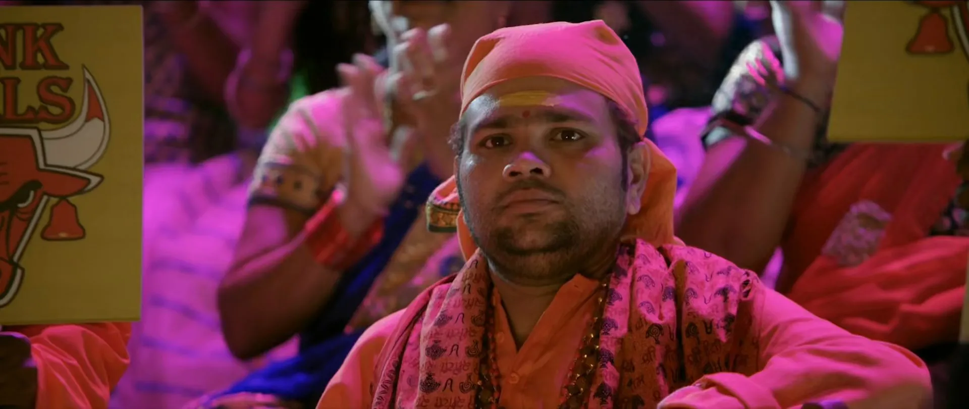 Raja The Great 2017 (Hindi HQ Dubbed) – Telugu) Dual Audio 720p UnCut HDRip [1.3GB] Screenshot