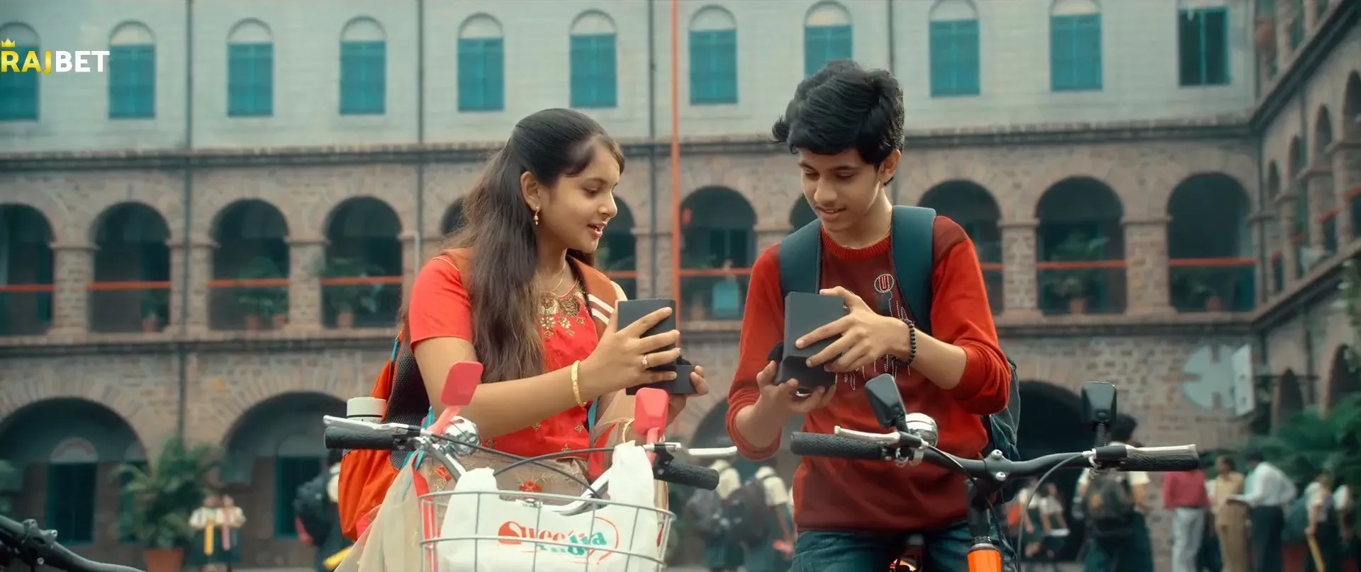 Ranga Ranga Vaibhavanga 2022 Hindi Dubbed HDRip 720p – 480p Screenshot