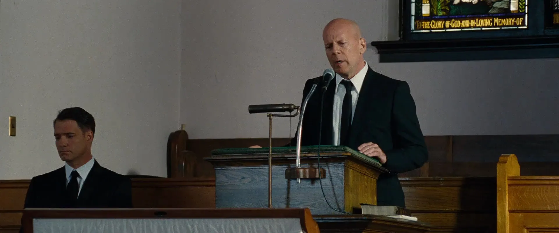 RED 2 (2013) Hindi Dual Audio 480p BluRay 350MB Screenshot