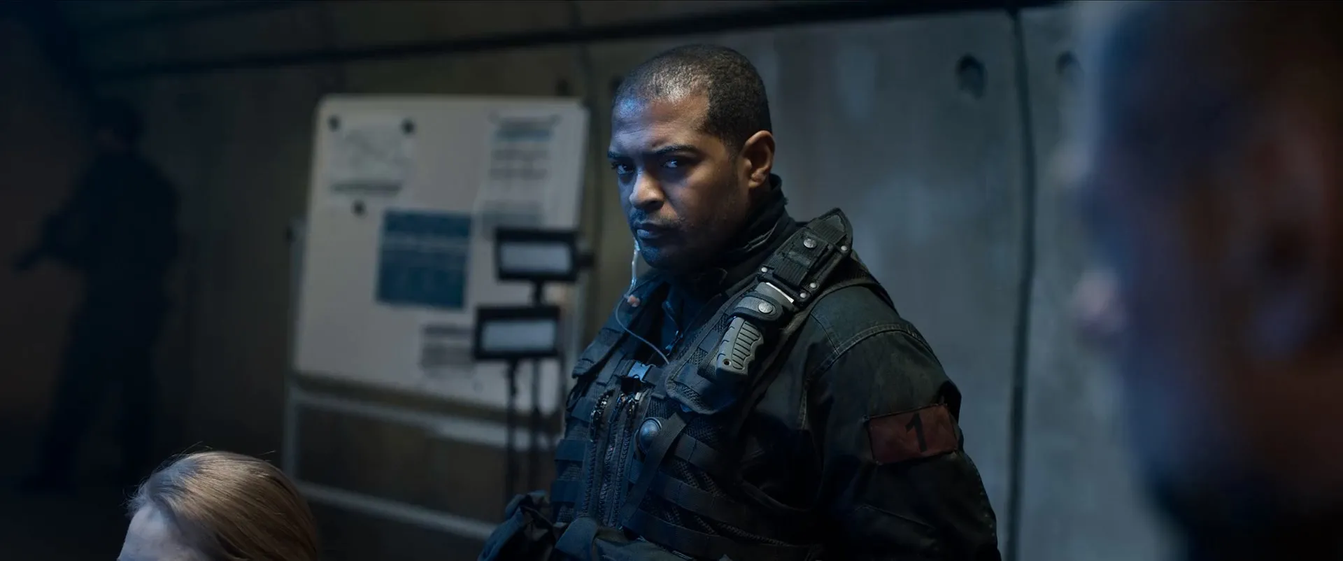 SAS: Red Notice (2021) Hindi Dual Audio 720p HDRip [1.2GB] Screenshot