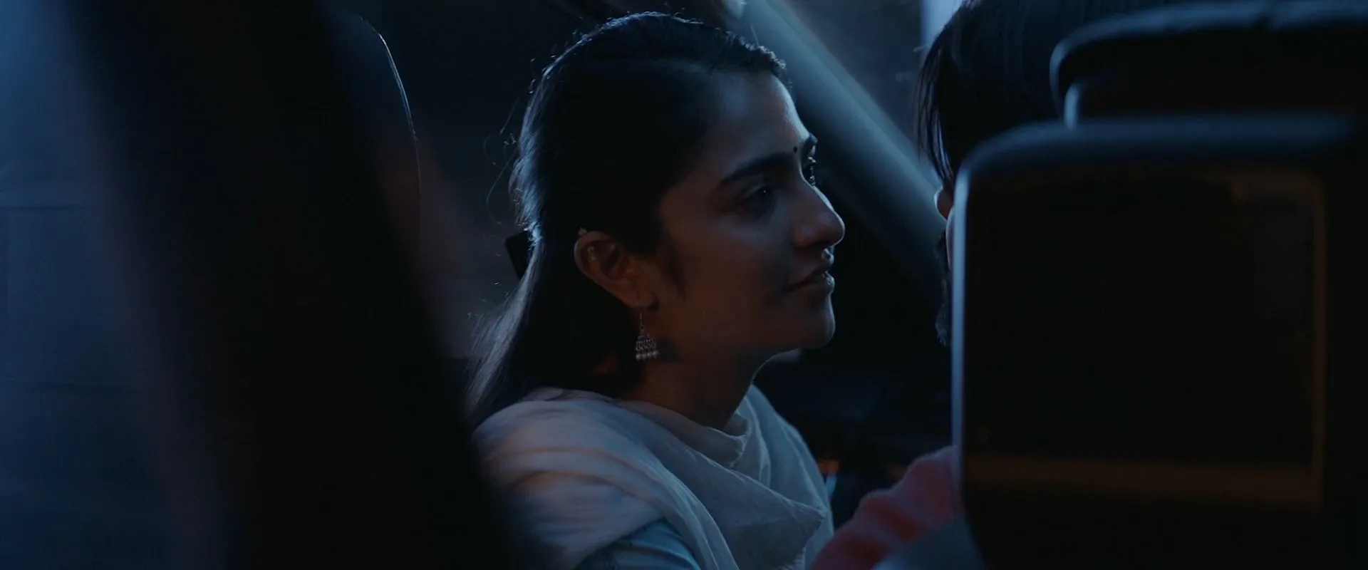 Saptha Sagaradaache Ello – Side A 2023 Hindi HDRip 720p – 480p Screenshot