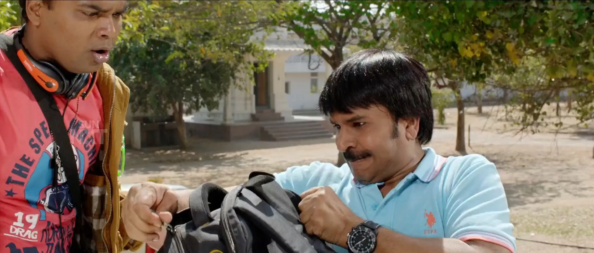 Shivam (2015) (Hindi – Telugu) Dual Audio 720p UnCut HDRip [1.2GB] Screenshot