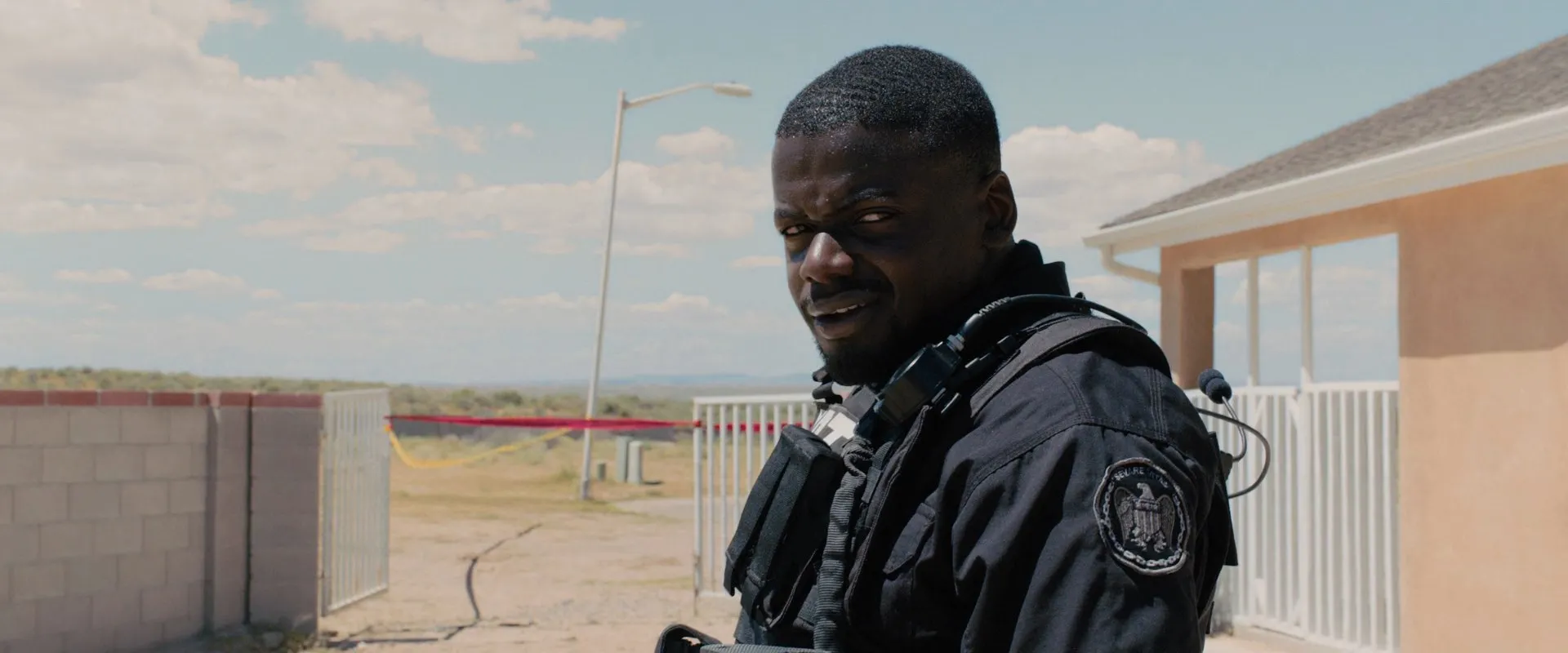 Sicario 2015 Hindi Dual Audio 720p BluRay [1GB] Screenshot
