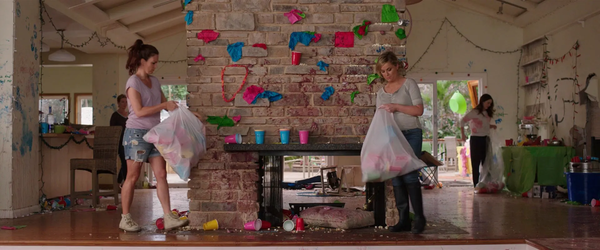 Sisters (2015) Hindi Dual Audio HDRip 1080p – 720p – 480p Screenshot