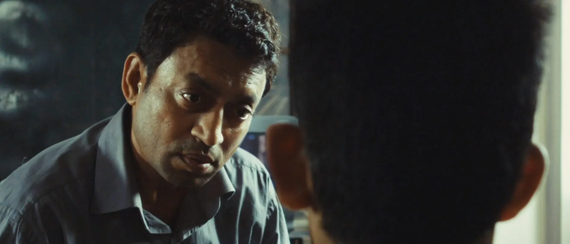 Slumdog Millionaire (2008) Hindi 720p BluRay [950MB] Screenshot