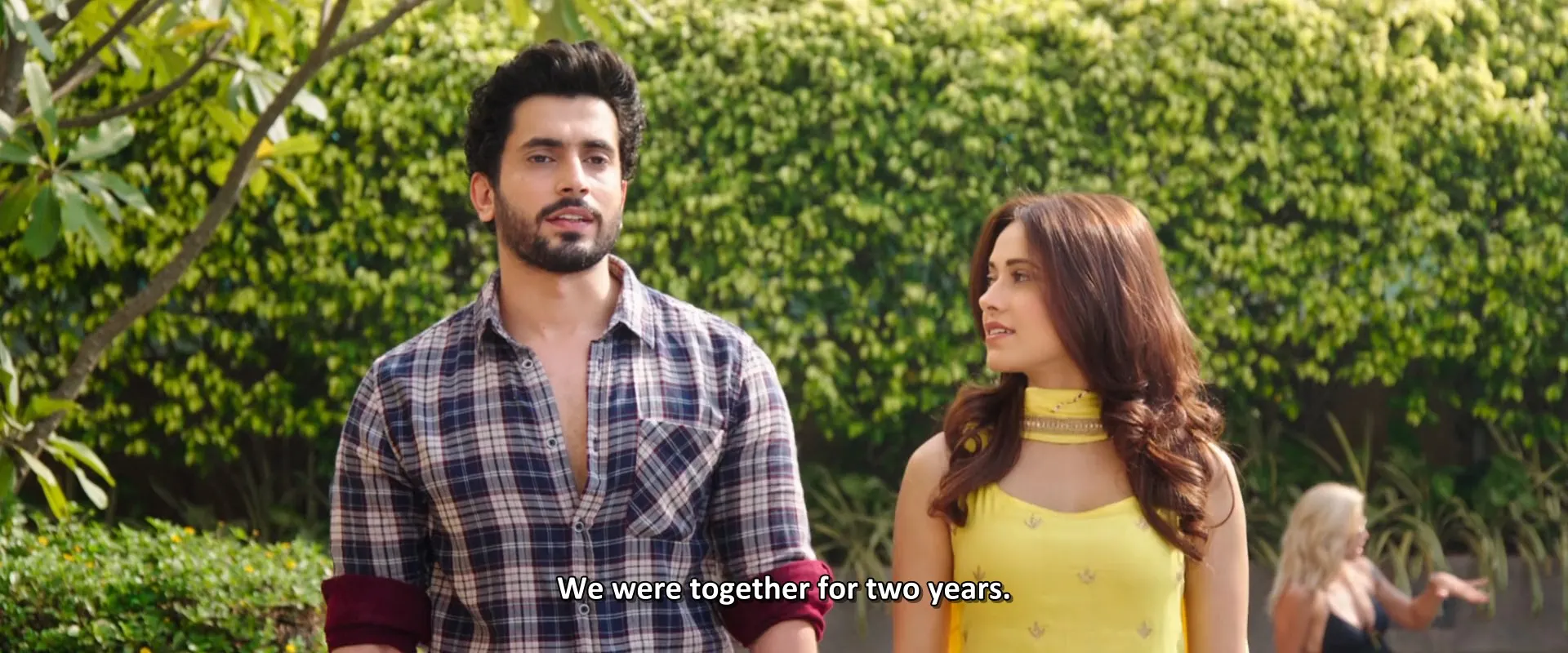 Sonu Ke Titu Ki Sweety 2018 190mb hindi movie Hevc pDVDRip Download Screenshot