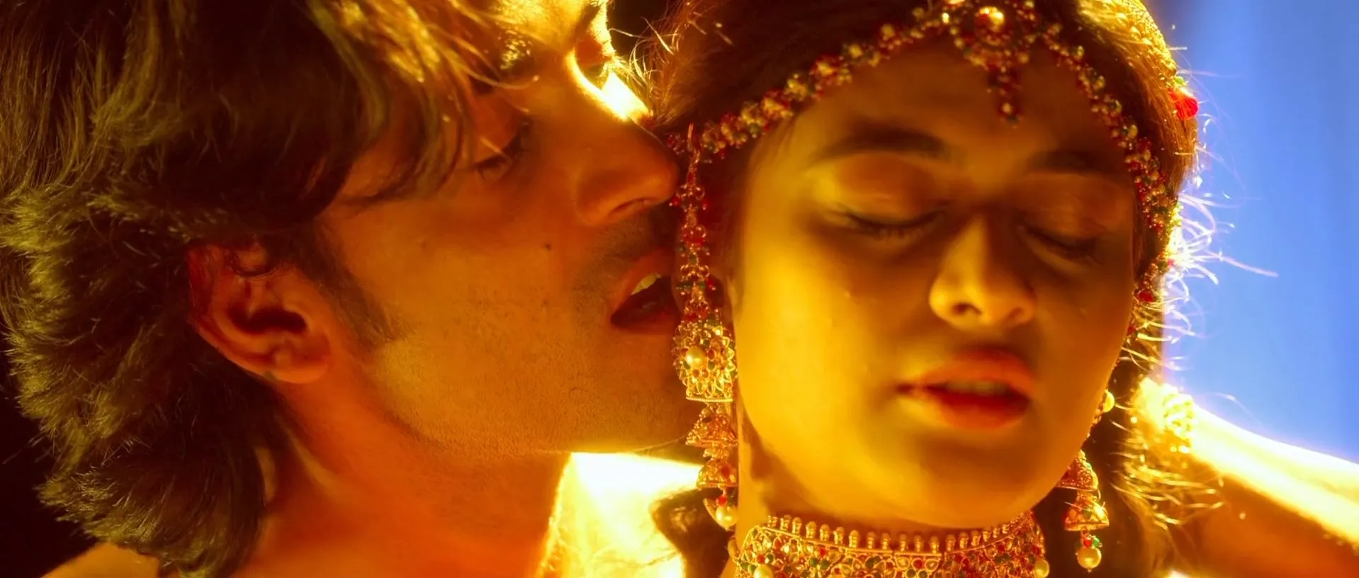 Srivalli 2017 (Hindi – Telugu) Dual Audio UnCut HDRip 720p – 480p Screenshot