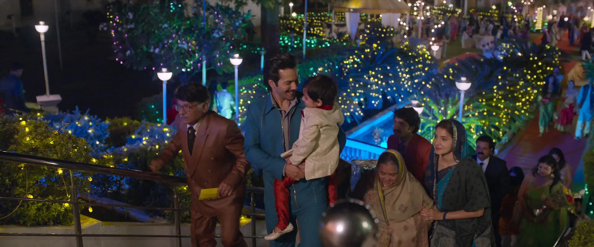 Sui Dhaaga (2018) Hindi Movie 480p bluRay - [360MB] Screenshot