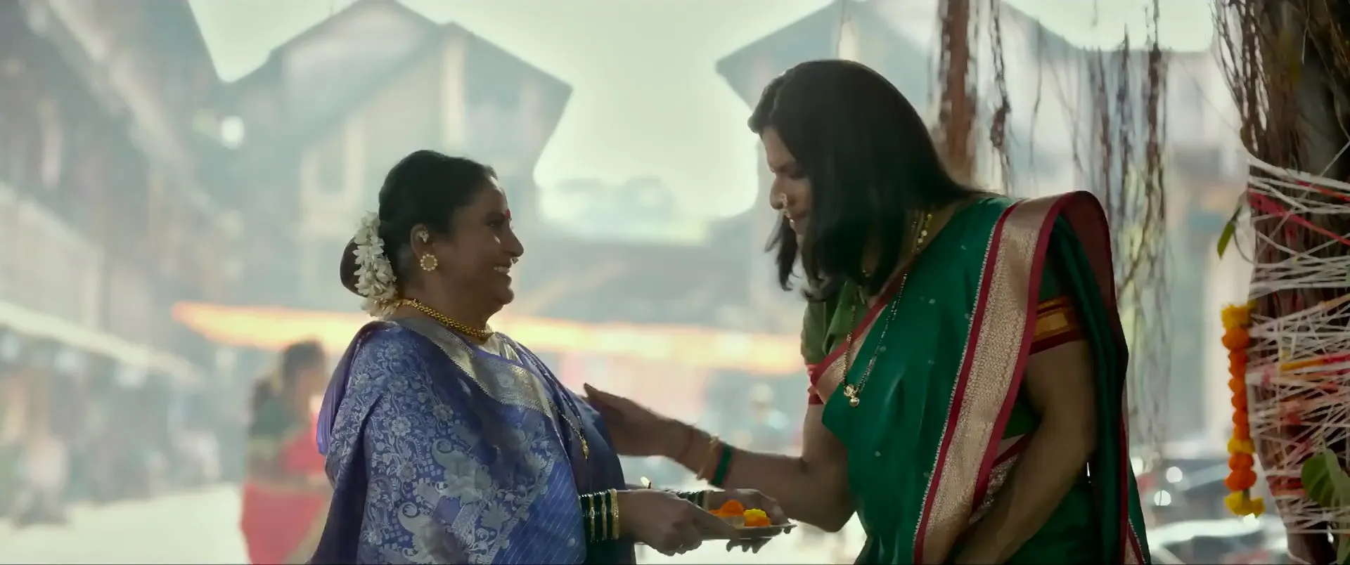 Suraj Pe Mangal Bhari (2020) Hindi Movie 480p HDRip – [430MB] Screenshot