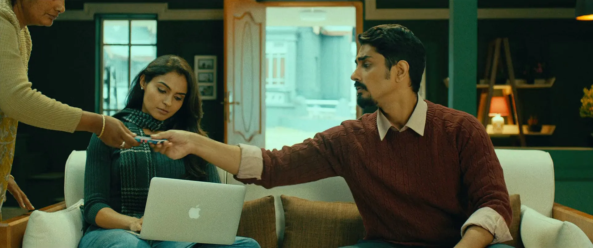 The House Next Door 2017 Dual Audio Hindi Full Movie 720p UNCUT HDRip - 1.2GB Screenshot