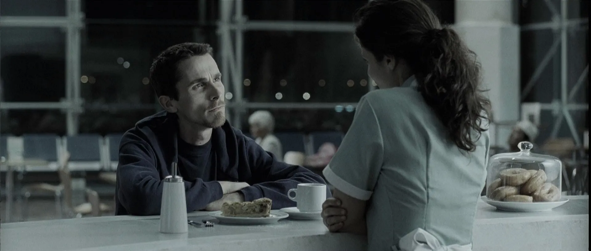 The Machinist (2004) Hindi Dual Audio 720p BluRay [900MB] Screenshot