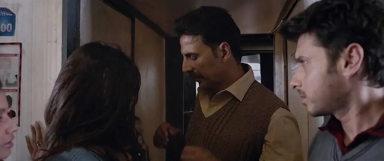 Toilet - Ek Prem Katha (2017) 220mb hindi movie Hevc Bluray Download Screenshot