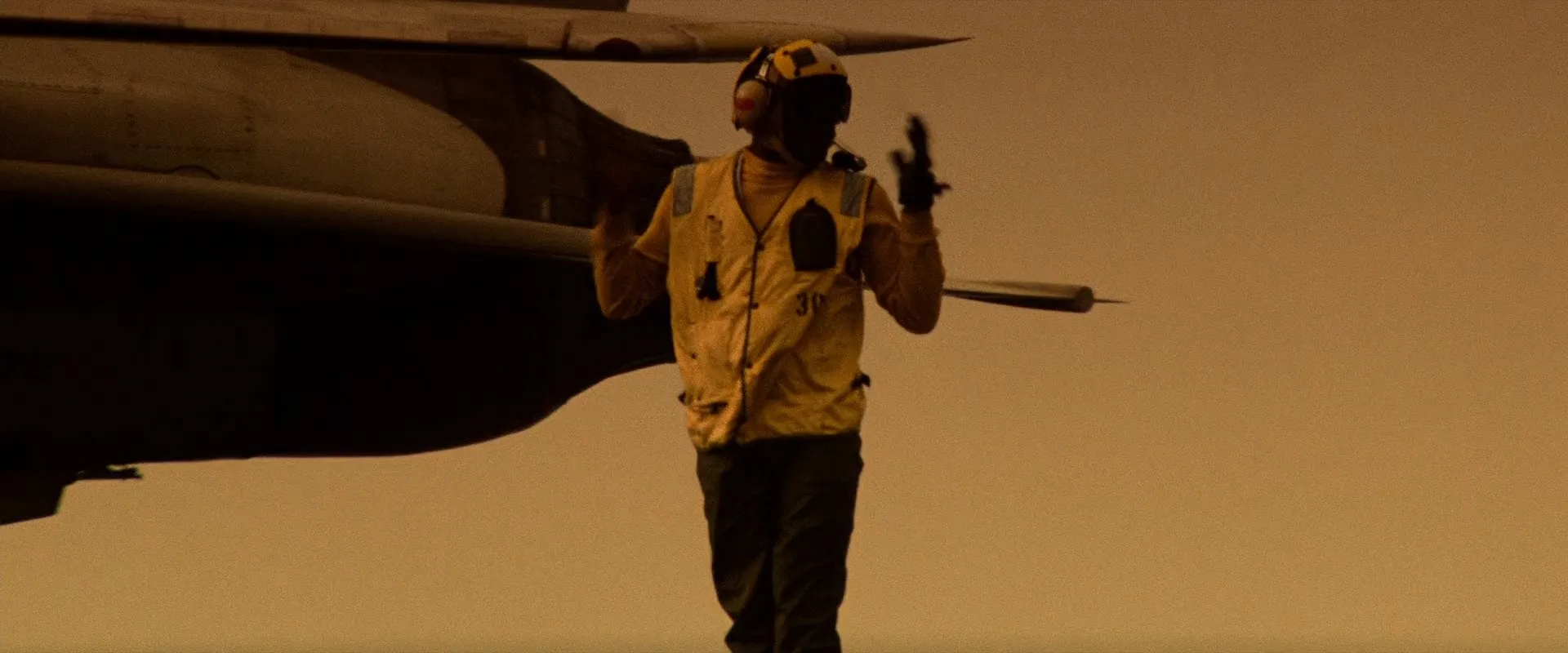 Top Gun (1986) REMASTERED Hindi Dual Audio HDRip 720p – 480p Screenshot