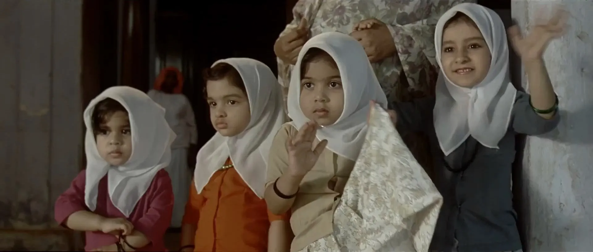 Ustad Hotel (2012) Hindi Dual Audio 480p UnCut HDRip 450MB Screenshot