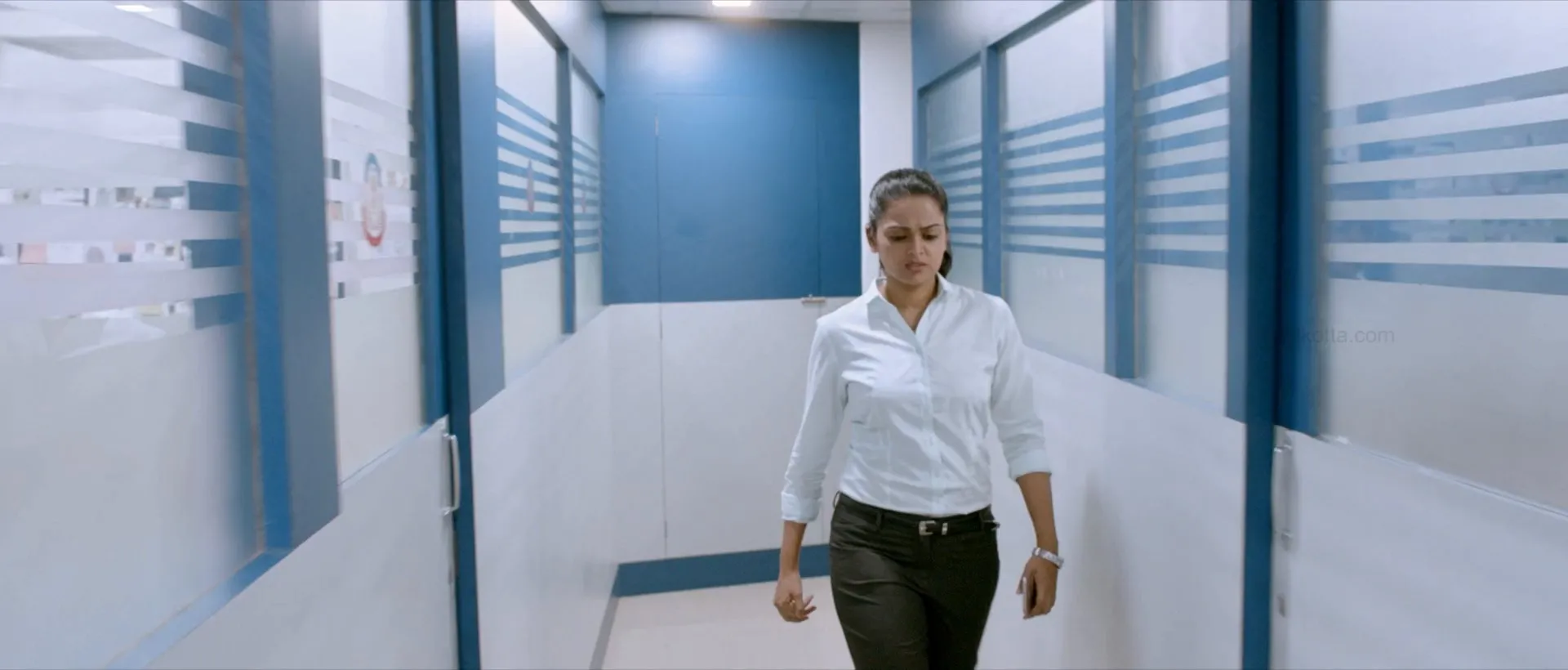 V1 Murder Case (2019) (Hindi – Tamil) Dual Audio UnCut HDRip 720p – 480p Screenshot