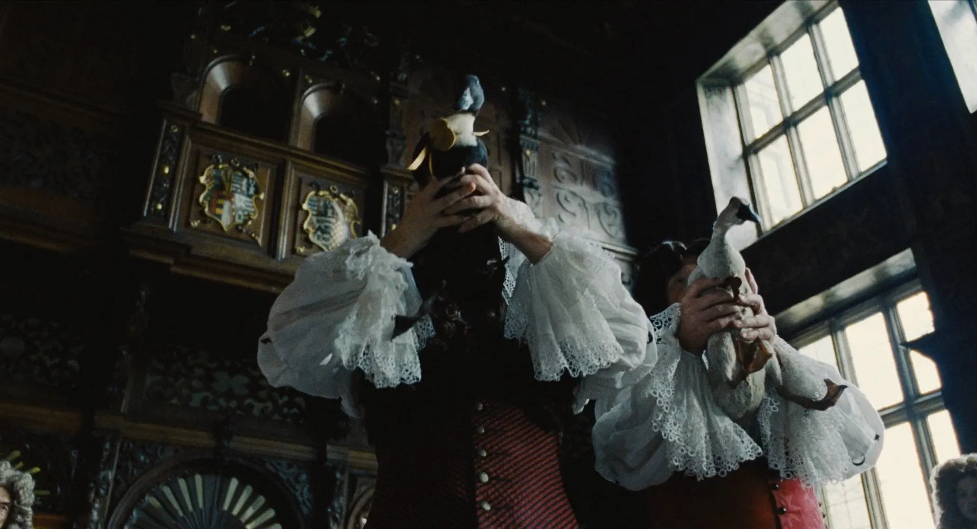 The Favourite (2018) Hindi Dual Audio 720p BluRay [1.1GB] Screenshot